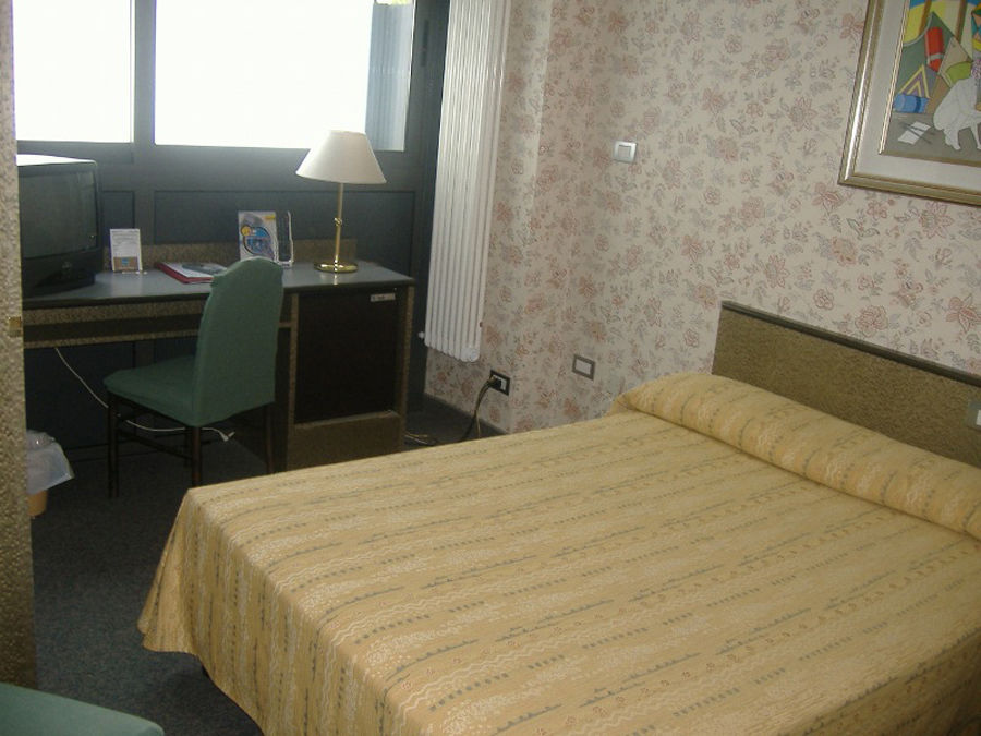 Hotel Dei Fiori Milan Room photo